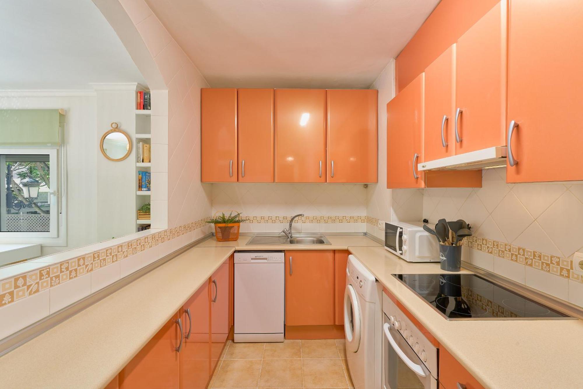 Hola Pleasant Fontanilla Side Apartment *